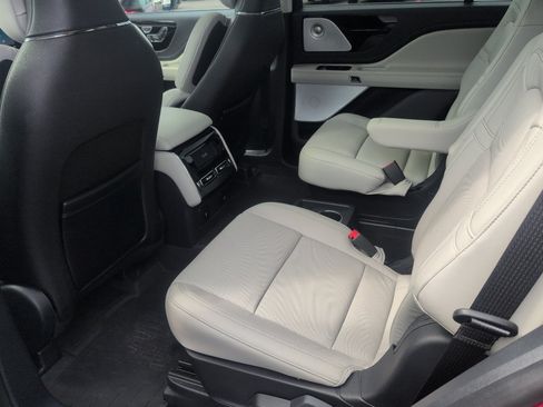 Used 2025 Lincoln Aviator Reserve w/ Equipment Group 201A AWD/4WD image 15