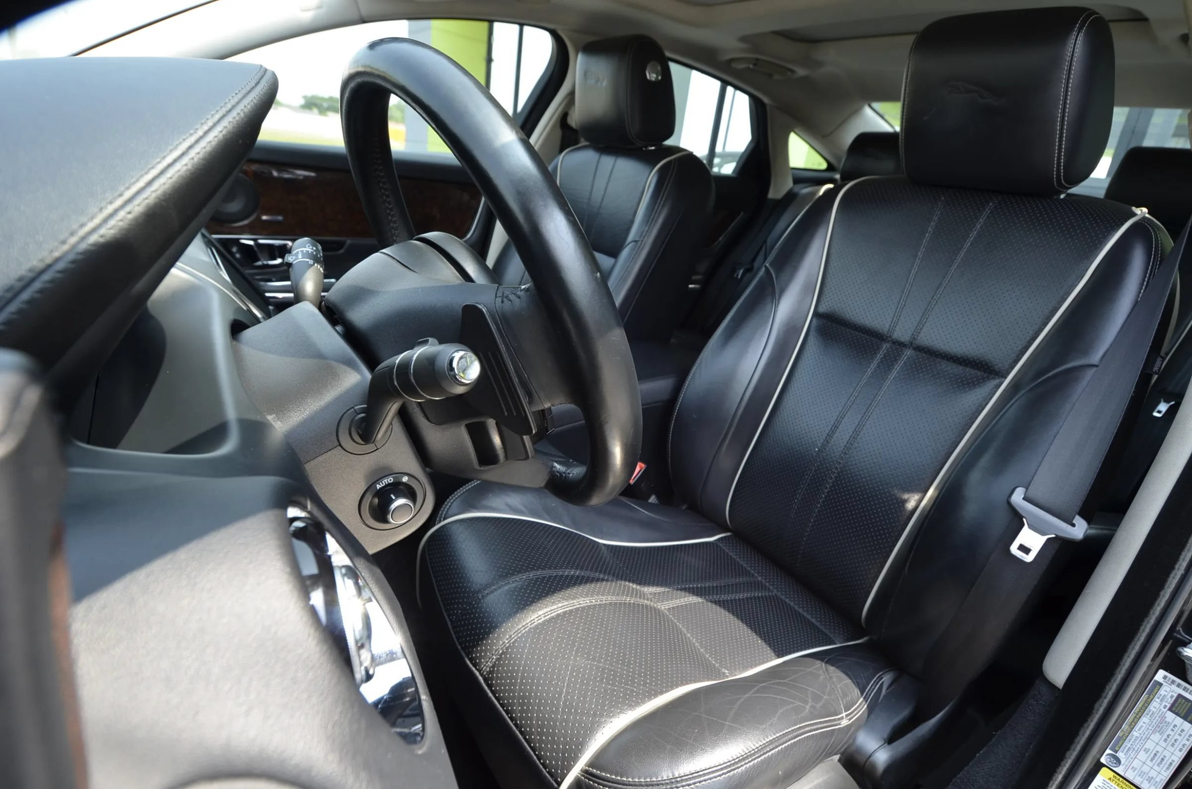 Used 2016 Jaguar XJ R-Sport AWD/4WD image 15