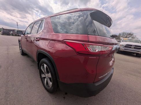 Used 2021 Chevrolet Traverse LT w/ LT Premium Package image 3