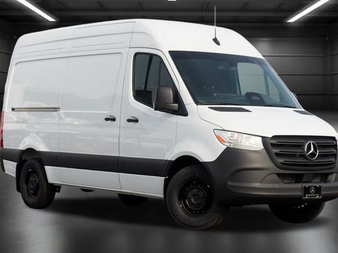 Used 2025 Mercedes-Benz Sprinter 2500 image 3