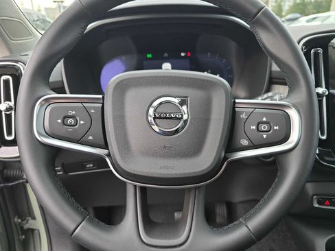 Used 2025 Volvo XC40 B5 Core image 29