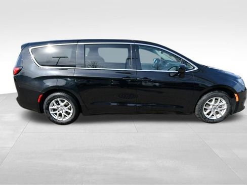 Used 2024 Chrysler Voyager LX FWD image 9