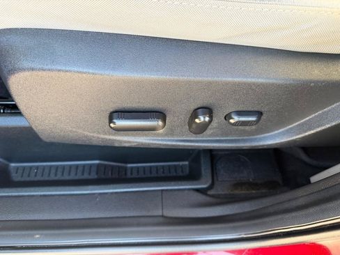 Used 2017 Ford Escape SE w/ Equipment Group 201A FWD image 22