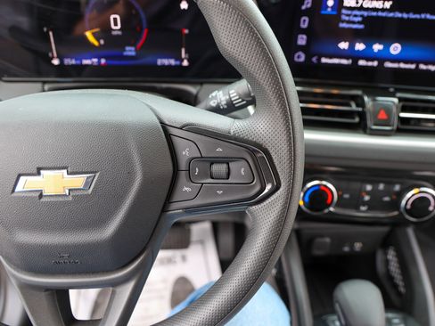 Used 2025 Chevrolet TrailBlazer LT AWD/4WD image 19