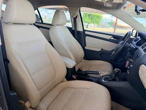 Used 2011 Volkswagen Jetta SE FWD image 15