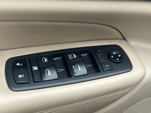 Used 2021 Jeep Grand Cherokee Laredo image 7