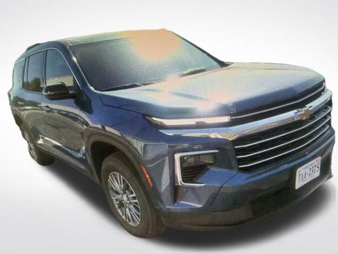 Used 2026 Chevrolet Traverse LT AWD/4WD image 3