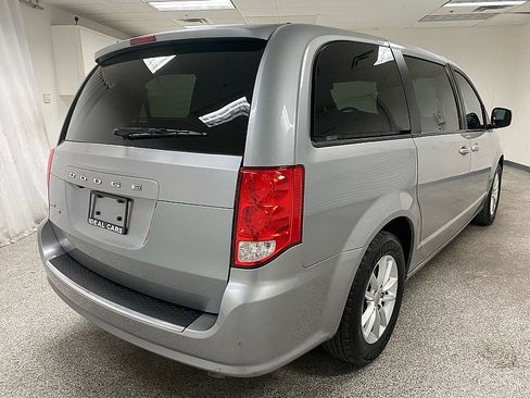 Used 2020 Dodge Grand Caravan SE image 5