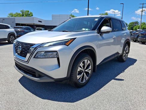 Used 2021 Nissan Rogue SV AWD/4WD image 3