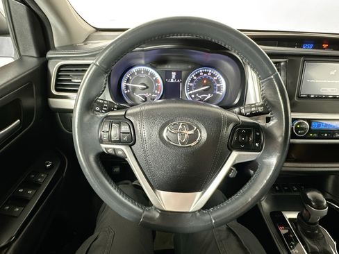 Used 2016 Toyota Highlander XLE AWD/4WD image 11