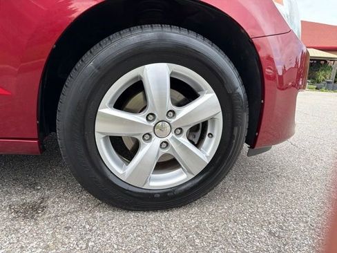 Used 2011 Volkswagen Routan SE FWD image 31