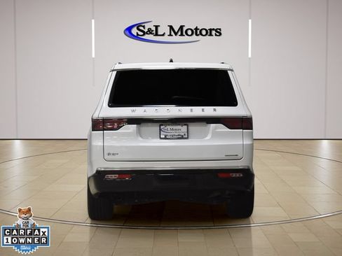 Certified 2024 Jeep Wagoneer Series II w/ Flexible Seating Group AWD/4WD image 11