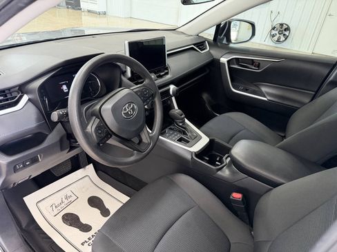 Used 2023 Toyota RAV4 LE AWD/4WD image 8