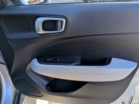 Used 2022 Hyundai Venue SEL image 31