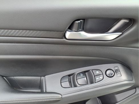 Used 2024 Nissan Altima 2.5 SV image 16