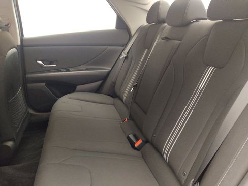 Used 2025 Hyundai Elantra SEL FWD image 18