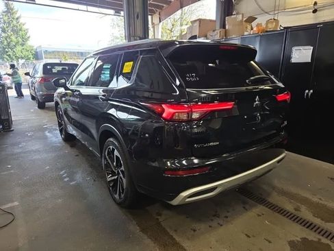 Used 2023 Mitsubishi Outlander SEL image 2