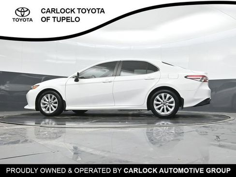 Used 2018 Toyota Camry LE image 38