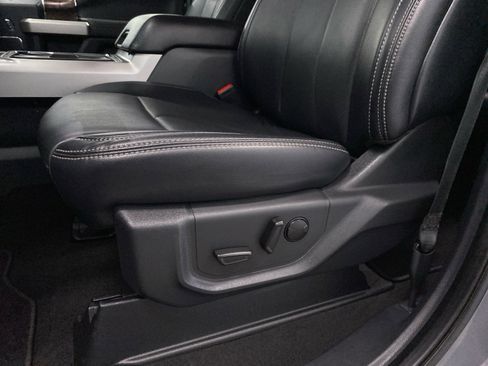 Used 2022 Ford F350 Lariat w/ Black Appearance Package AWD/4WD image 18