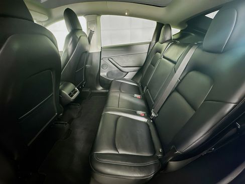 Used 2021 Tesla Model Y Long Range image 27