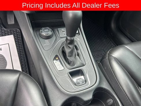 Used 2022 Jeep Cherokee Latitude AWD/4WD image 9