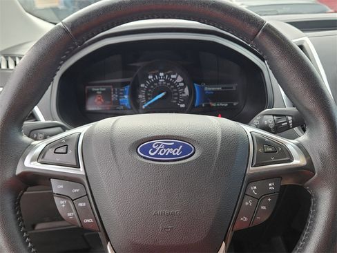 Used 2022 Ford Edge Titanium image 25
