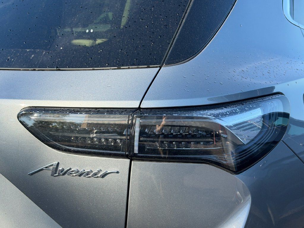Used 2025 Buick Envision Avenir AWD/4WD image 10