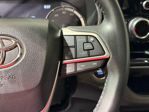 Certified 2023 Toyota Highlander XLE image 27