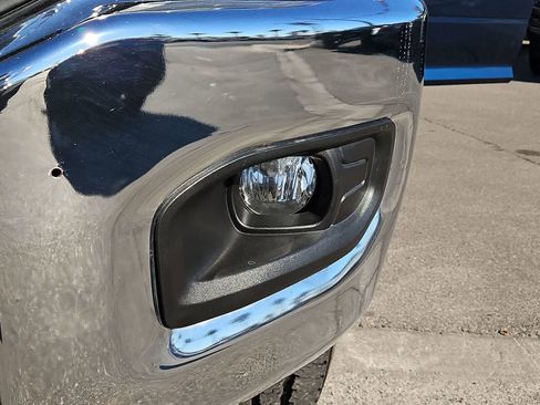 Used 2022 RAM 2500 Tradesman w/ Chrome Appearance Group image 12