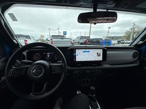 Used 2025 Jeep Wrangler Sport AWD/4WD image 12