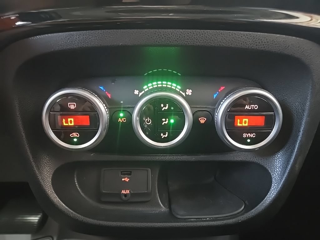 Used 2015 FIAT 500L Trekking FWD image 23