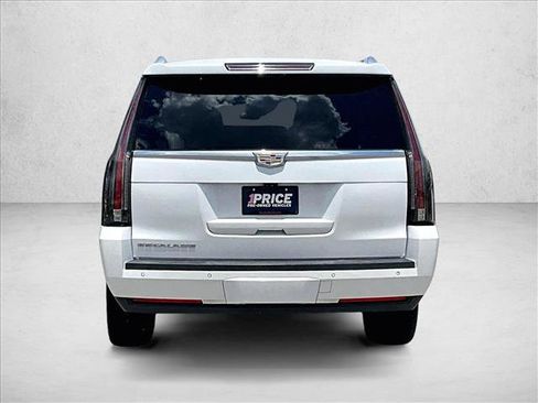 Used 2017 Cadillac Escalade ESV Luxury RWD image 4
