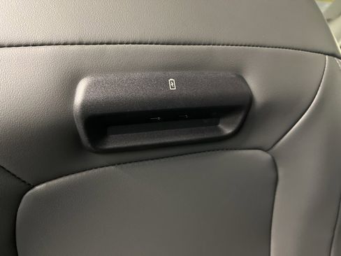 New 2026 Ford Expedition Active image 33