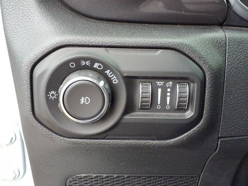 Used 2021 Jeep Wrangler Unlimited Sahara AWD/4WD image 14