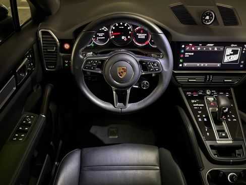 Used 2023 Porsche Cayenne Platinum Edition w/ Towing Package w/o Tow Ball AWD/4WD image 13