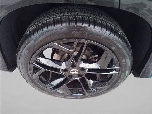 Used 2025 Volkswagen Tiguan SE R-Line FWD image 11