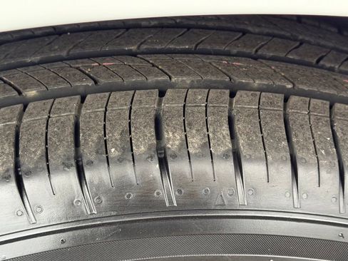 Used 2023 Chrysler Pacifica Touring-L FWD image 45