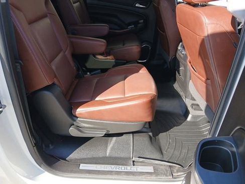 Used 2019 Chevrolet Suburban Premier w/ Premier Plus Edition RWD image 34