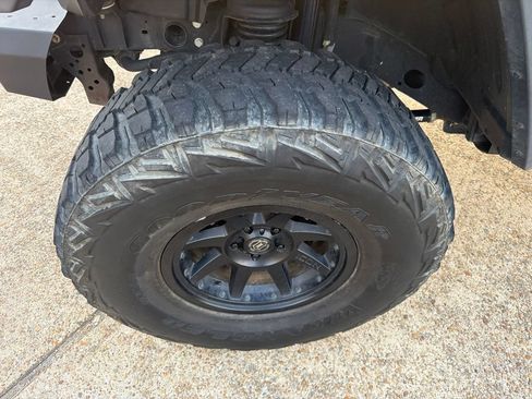 Used 2020 Jeep Wrangler Unlimited Rubicon w/ LED Lighting Group AWD/4WD image 12