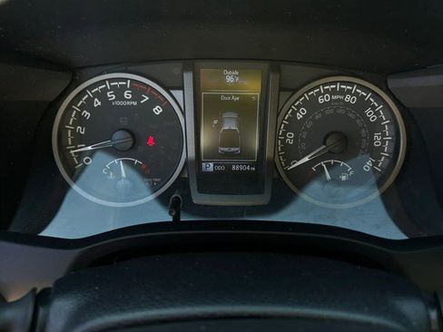 Used 2022 Toyota Tacoma TRD Sport w/ Technology Package image 8