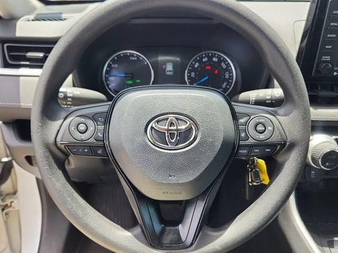 Used 2022 Toyota RAV4 LE AWD/4WD image 9