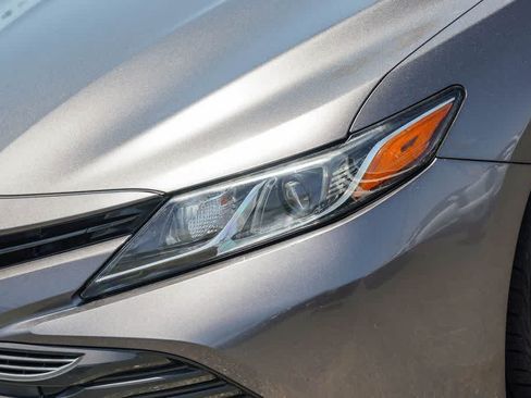 Used 2018 Toyota Camry LE FWD image 8