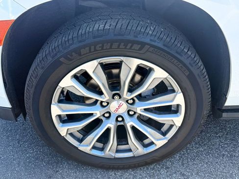 Certified 2021 GMC Yukon Denali w/ Denali Premium Package AWD/4WD image 9