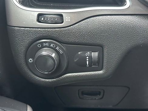 Used 2020 Jeep Cherokee Latitude image 17