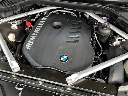 Used 2024 BMW X7 xDrive40i w/ M Sport Package AWD/4WD image 32
