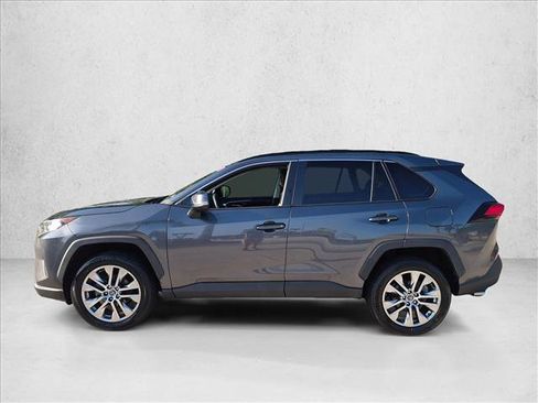 Used 2020 Toyota RAV4 XLE Premium FWD image 8