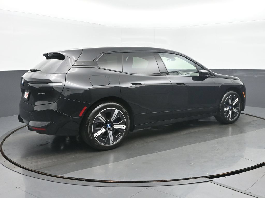 Used 2024 BMW iX xDrive50 w/ Premium Package AWD/4WD image 3
