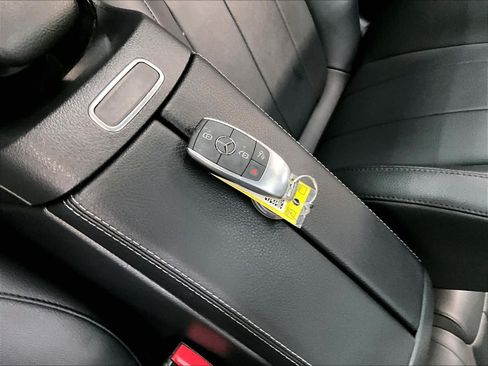 Used 2023 Mercedes-Benz GLB 250 4MATIC image 14
