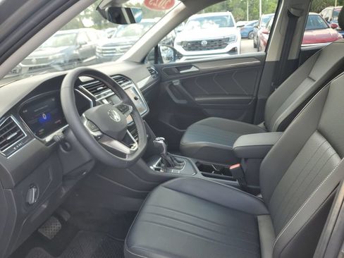 Certified 2023 Volkswagen Tiguan SE w/ Panoramic Sunroof Package FWD image 23