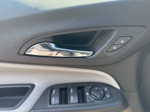 Used 2023 Chevrolet Equinox LS image 8